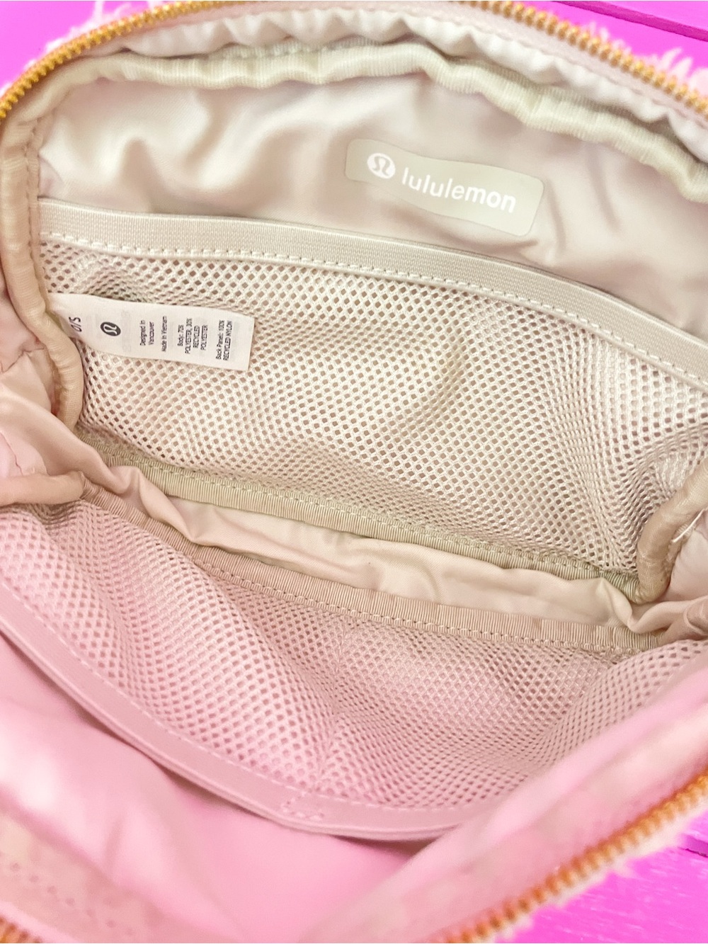 lululemon athletica Cream Sherpa Crossbody Belt Bag with Gold Hardware - Picture 3 of 5